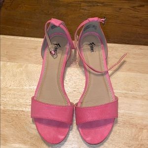 Women’s pink size 7 sandals.